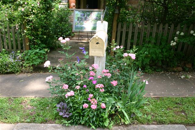 Planting around Mailbox Ideas